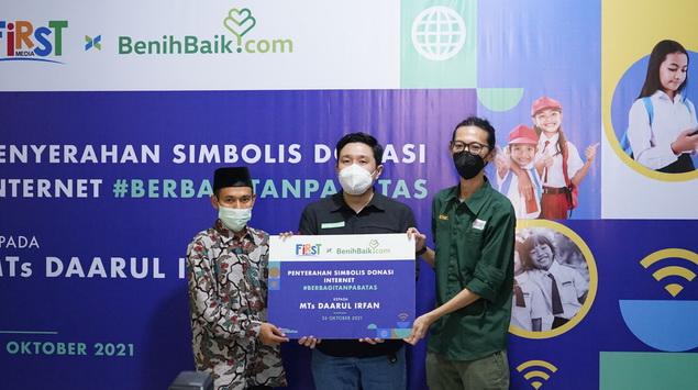 Dukung Pendidikan Indonesia, First Media Hadirkan Program Donasi Internet #BerbagiTanpaBatas