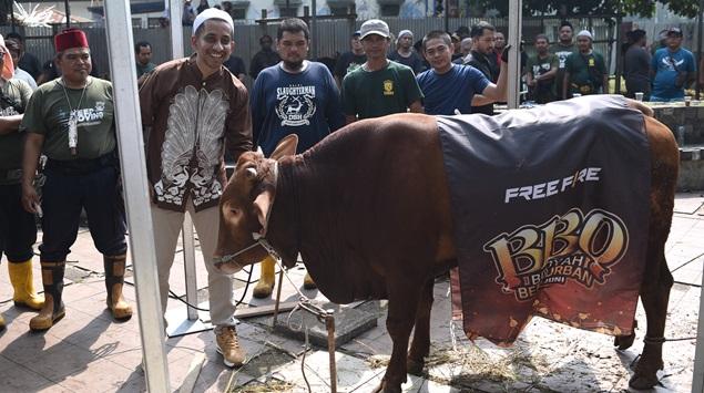 Booyah Berqurban – Free Fire & Habib Ja'far Serahkan 10 Sapi & 25 Kambing dari Survivors