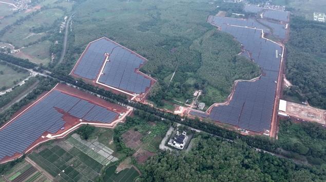 PLN, Aruna, China Power & Huawei Rampungkan PLTS Ground-Mounted Terbesar & Tercanggih di Indonesia