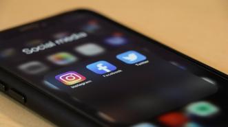 RUU PDP Segera Disahkan, Usia Pengguna Media Sosial Dibatasi minimal 17 Tahun