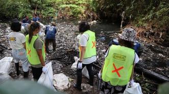 IKEA bersama Sungai Watch Bersihkan Sampah Plastik di Sungai Daerah Jimbaran