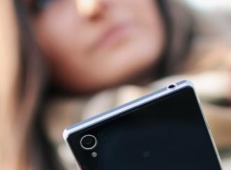 Tak Perlu Yakini 6 Mitos Charging Handphone Ini