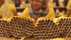 Simplifikasi Tarif Cukai Ancam Rantai Bisnis Pelaku IHT, Peneliti INDEF: Waspadai Naiknya Rokok Ilegal