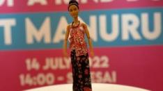 Butet Manurung Terima Barbie OOAK, Dukung Anak Perempuan Jadi Changemaker
