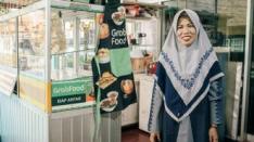 Kembangkan Usaha dengan GrabAds, Pedagang Pempek Kaki Lima Ini Sukses Buka Restoran